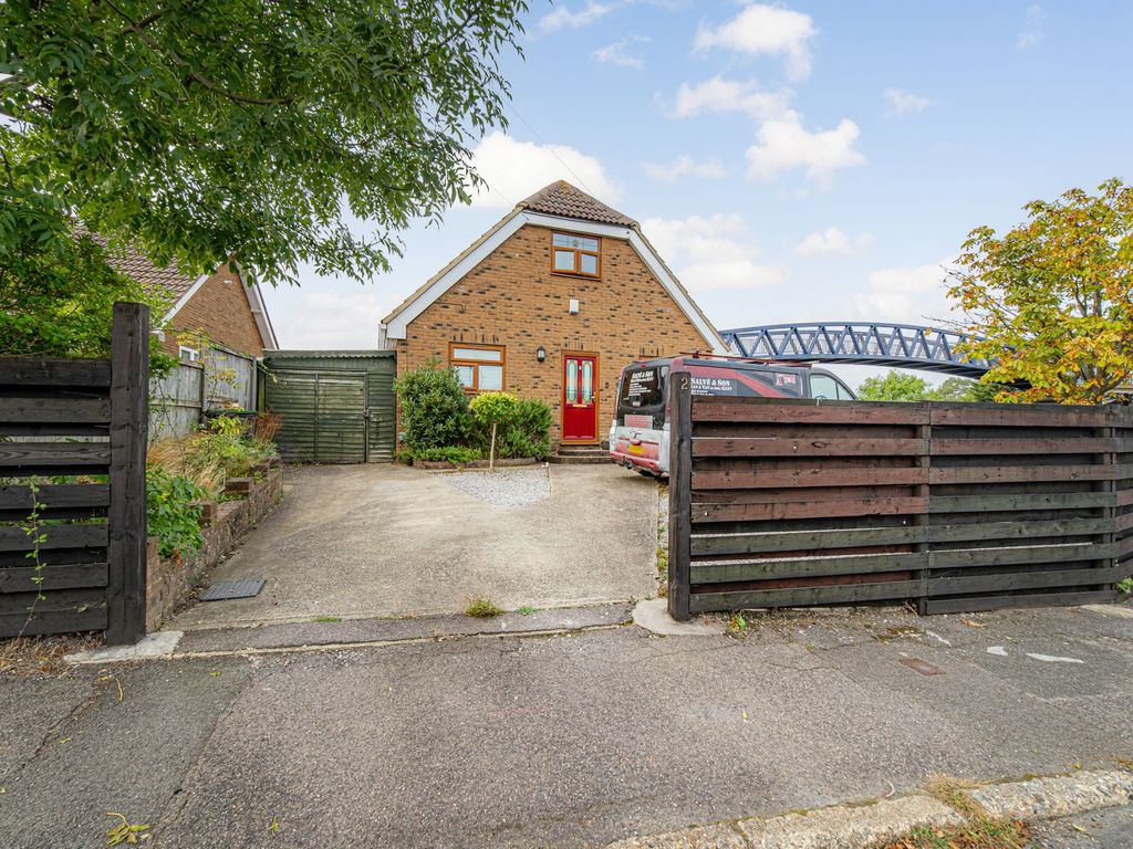 3 bed detached house for sale in Clover Rise, Whitstable CT5, £425,000