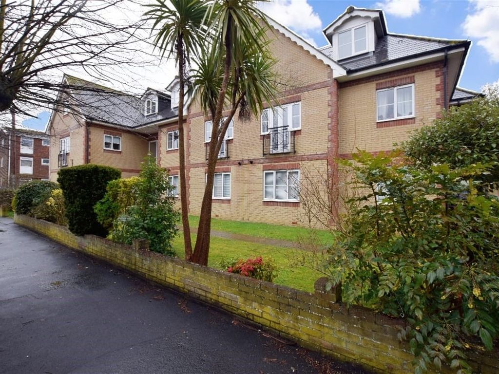 1 bed flat to rent in Flat 12, Magnolia Court, 119 Victoria Drive, Bognor Regis, West Sussex