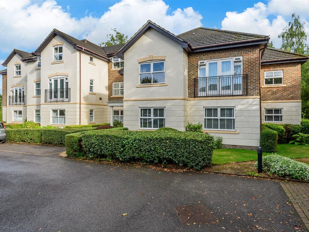 2 bed flat for sale in Furze Hill, Kingswood, Tadworth KT20 Zoopla