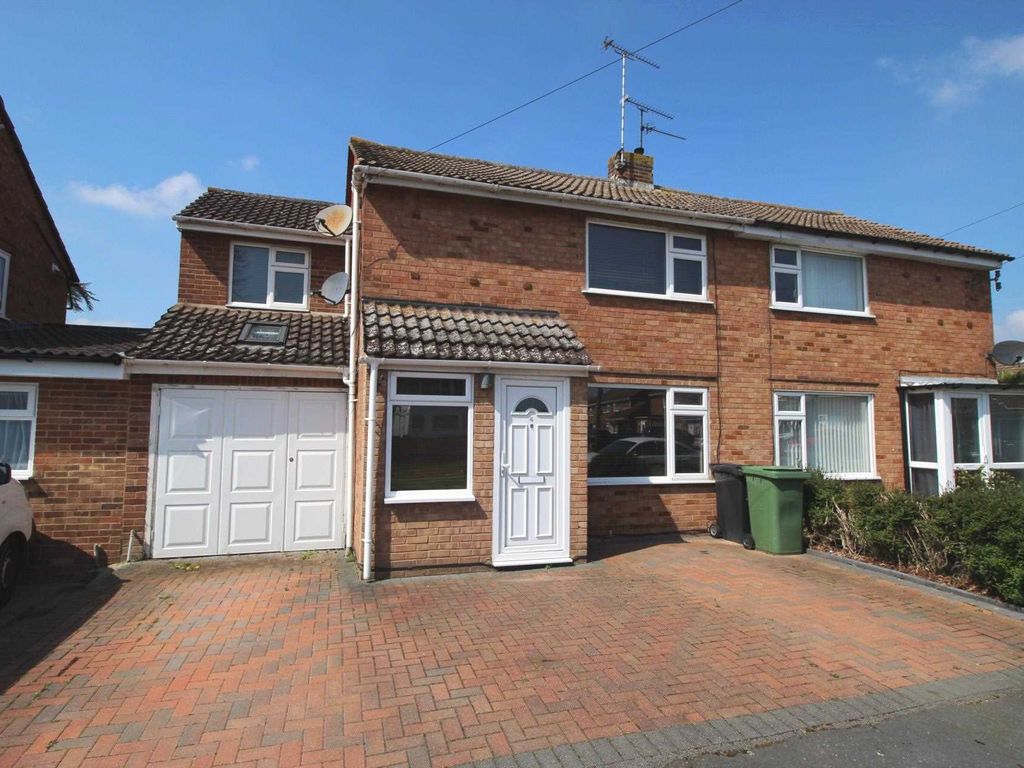3 bed semidetached house for sale in Elm Avenue, Heybridge CM9 Zoopla