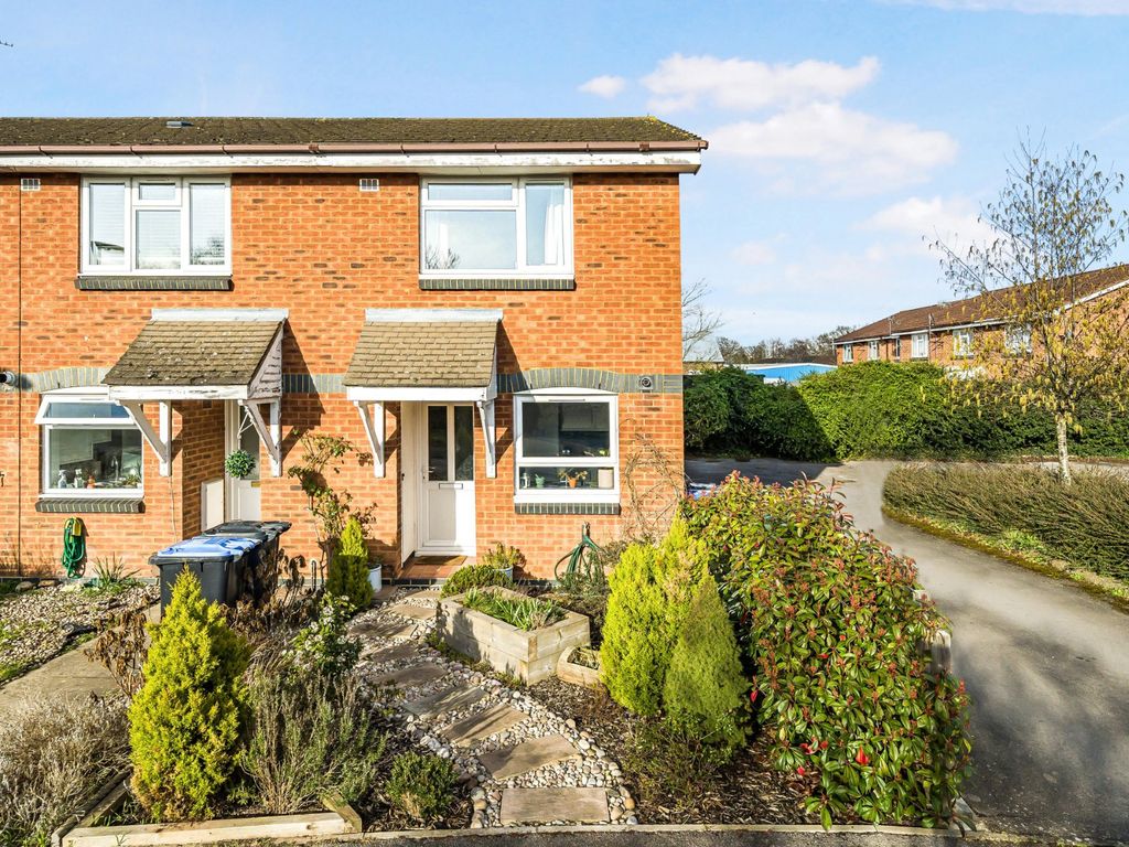 2 bed end terrace house for sale in New Haw, Surrey KT15 Zoopla