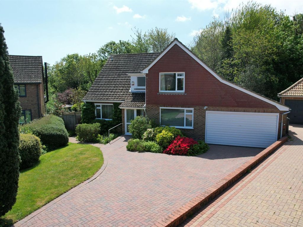 5 bed detached house for sale in Barnfield Close, Hastings TN34, £