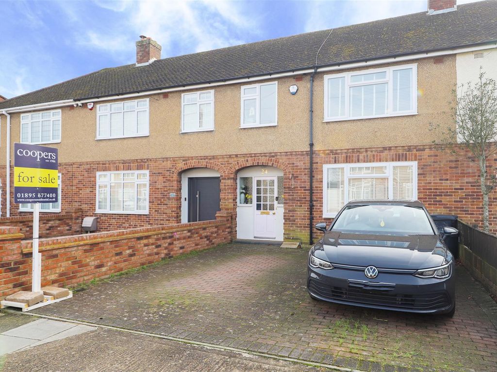 3 bed terraced house for sale in East Mead, Ruislip HA4, £575,000 Zoopla