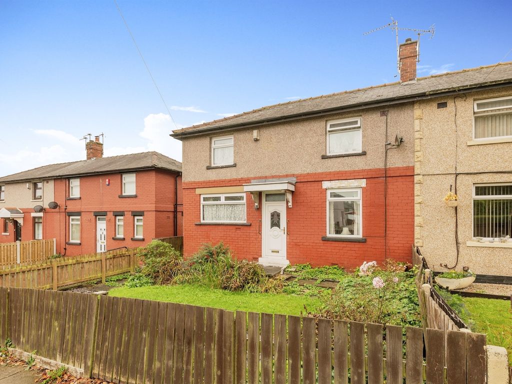2 bed semidetached house for sale in Smith Avenue, Bradford BD6, £