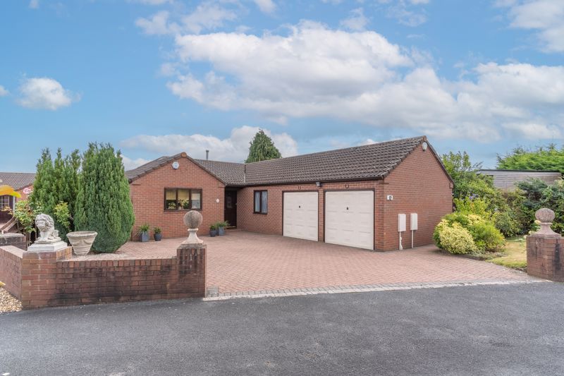 3 bed detached bungalow for sale in Silverdale Paddocks, Broomfield