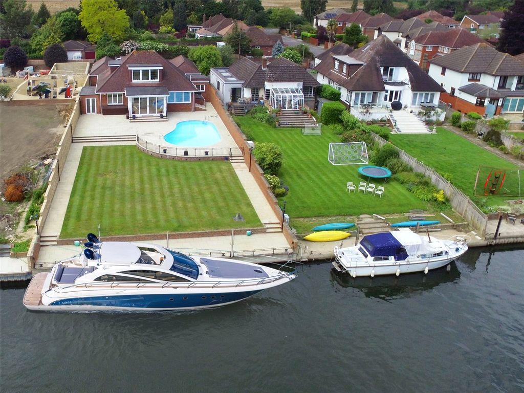 4 bed detached house for sale in Staines, Surrey TW18, £1,695,000 Zoopla