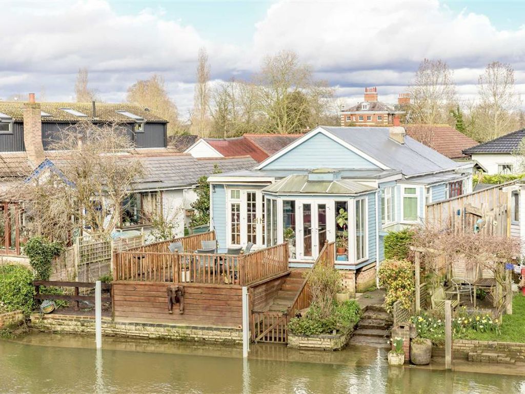 3 bed detached house for sale in The Island, Thames Ditton KT7, £