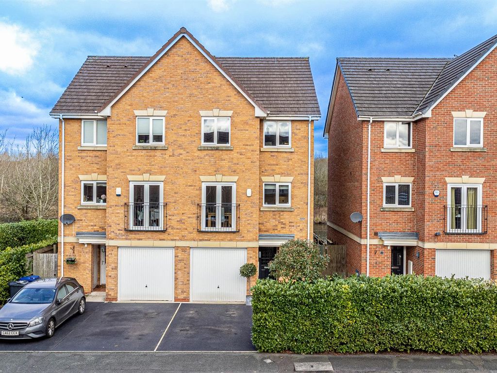 4 bed semidetached house for sale in Ferryside, Thelwall, Warrington