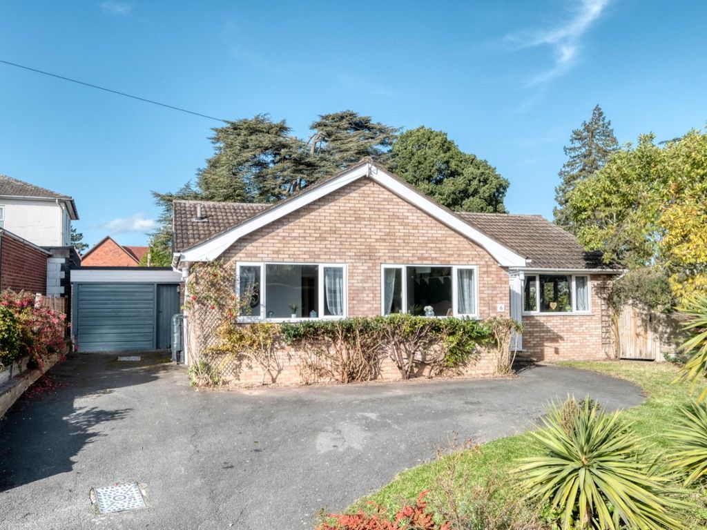4 bed bungalow for sale in Sherwood Lane, Worcester WR2 Zoopla