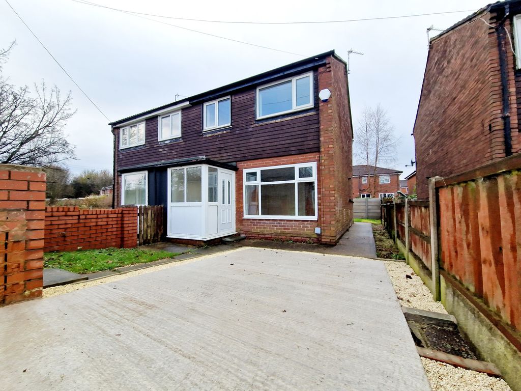3 bed semidetached house to rent in Marston Close, Whitefield