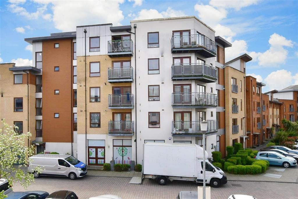 1 Bed Flat For Sale In Commonwealth Drive Three Bridges Crawley West 1-bed-flat-for-sale-in-commonwealth-drive-three-bridges-crawley-west