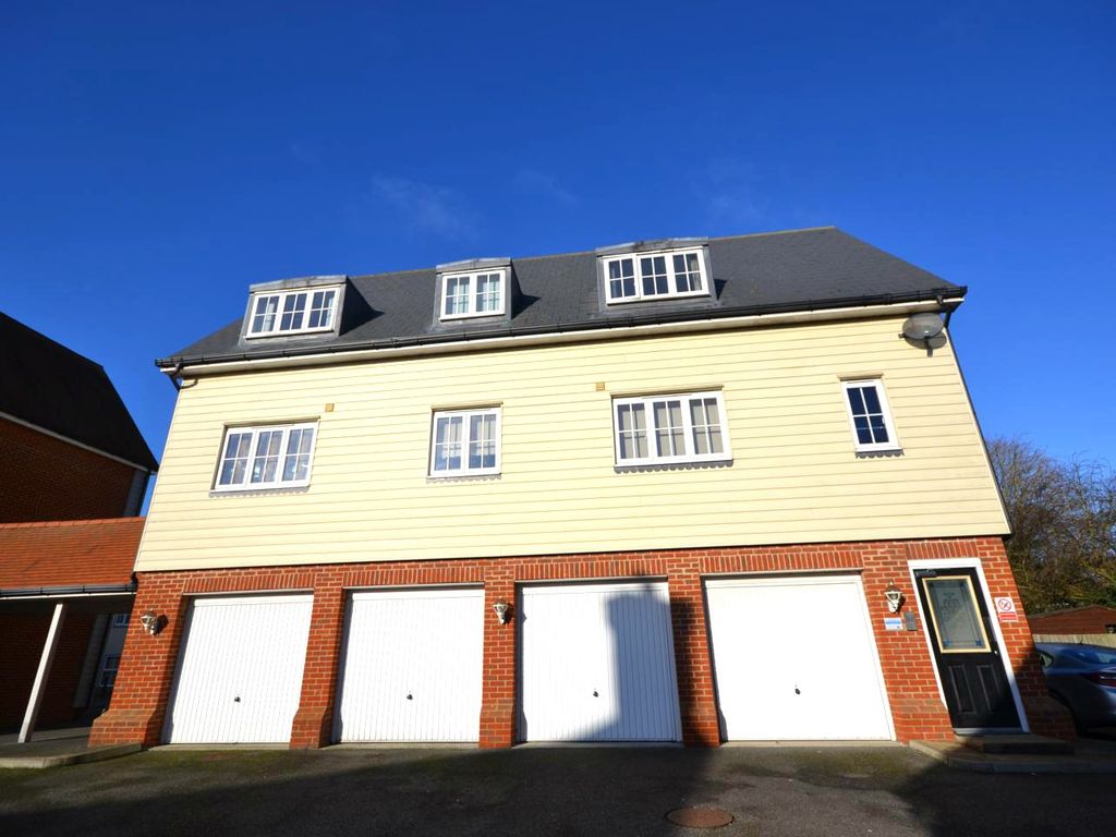 2 bed flat to rent in Weetmans Drive, Colchester CO4, £1,000 pcm Zoopla