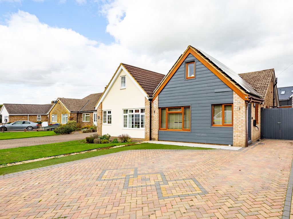 4 bed bungalow for sale in Sycamore Road, Launton, Bicester OX26 Zoopla