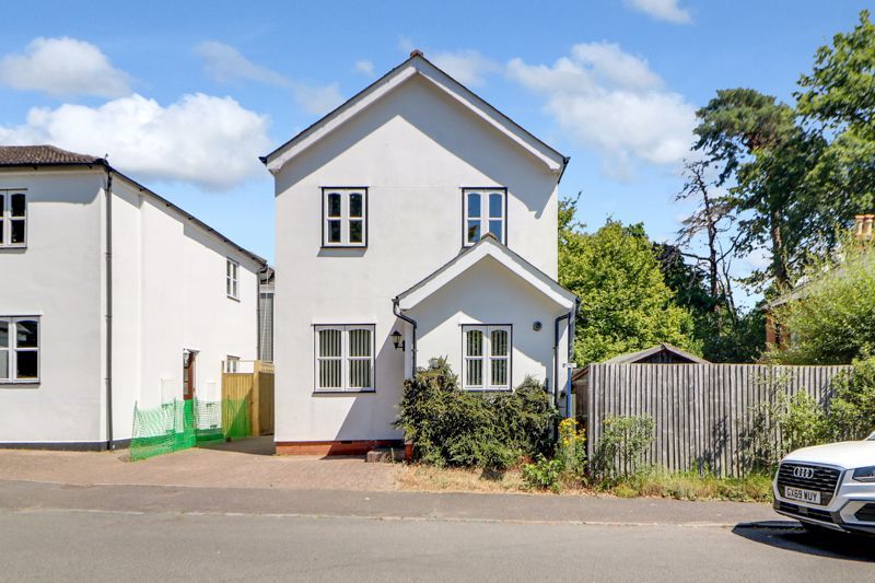 3 bed detached house to rent in High Street, Sunningdale, Ascot SL5