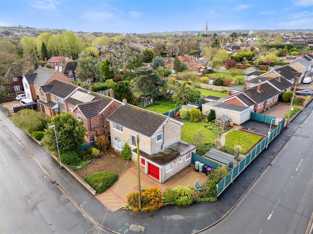 3 bed detached house for sale in Sandcliffe Road, Manthorpe Estate