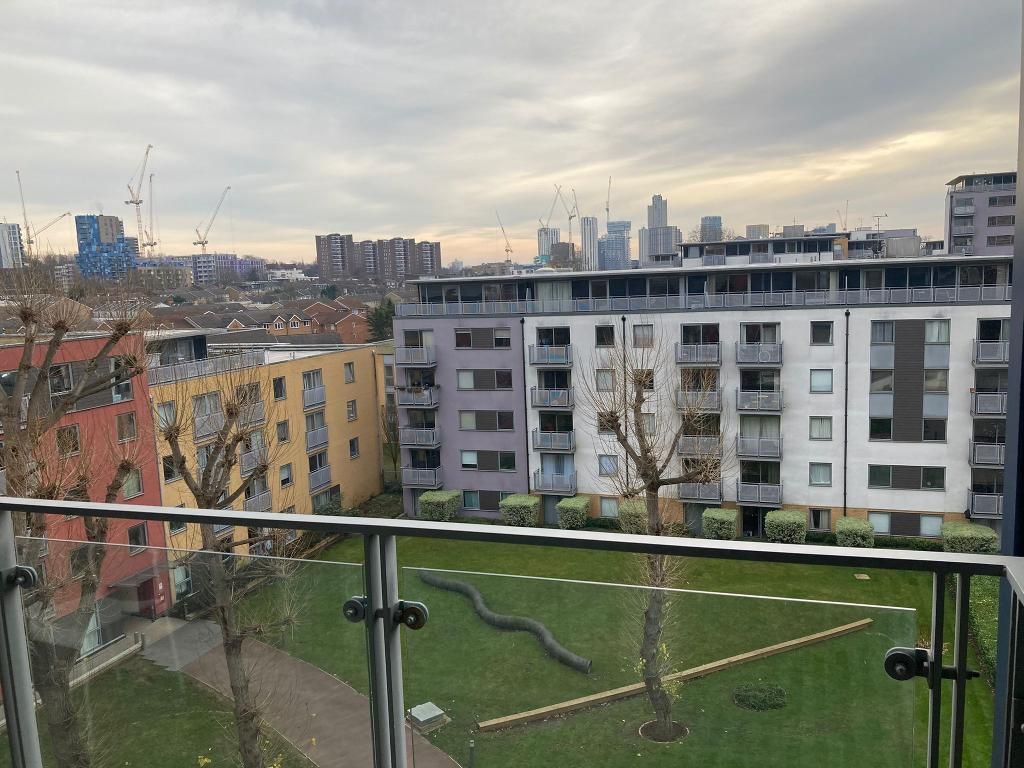 Studio for sale in California Building, Deptford Bridge, Deals Gateway, Deptford Bridge