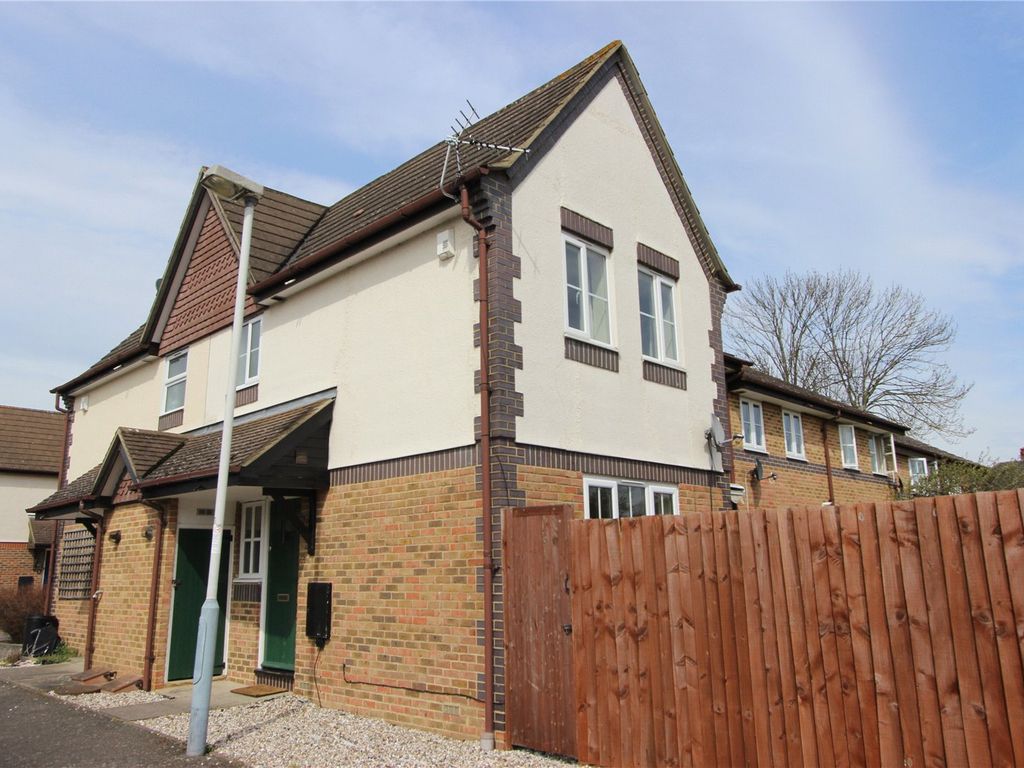 1 bed terraced house to rent in Flemming Avenue, Ruislip HA4, £1,250