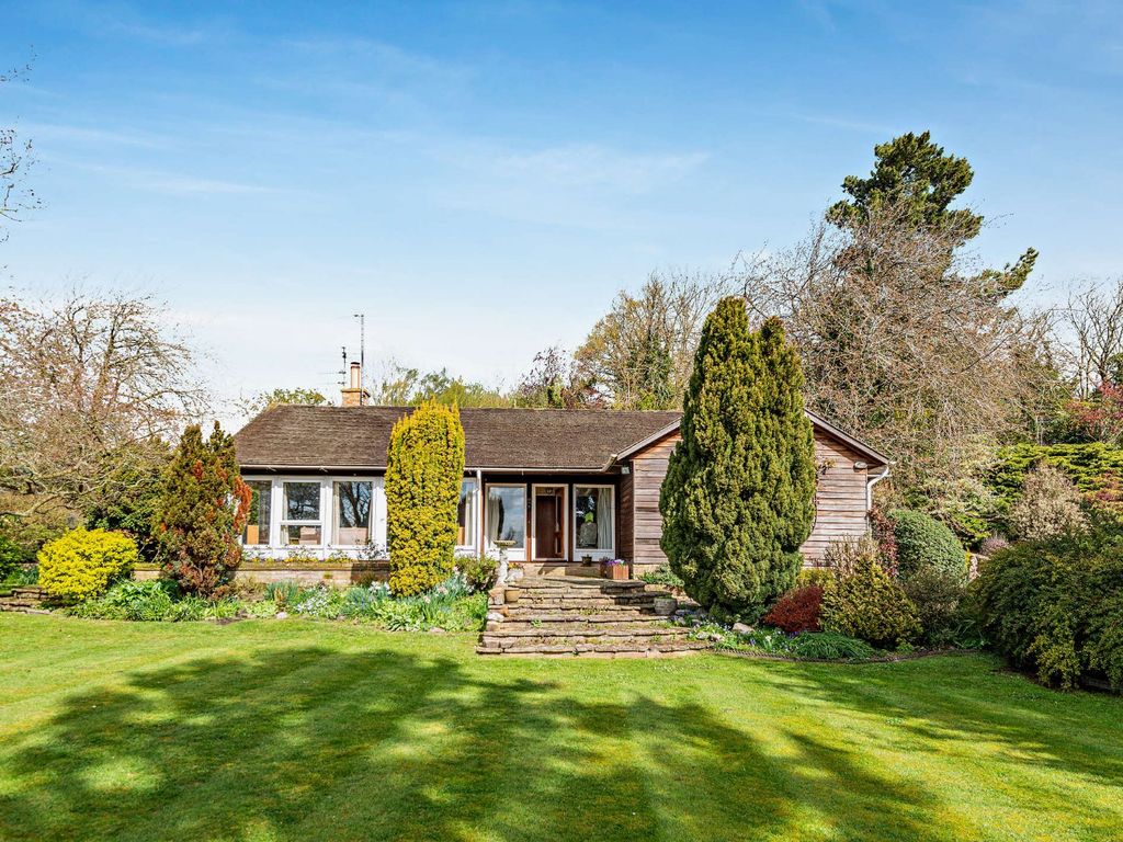 3 bed bungalow for sale in Croydon Hill, Croydon, Royston