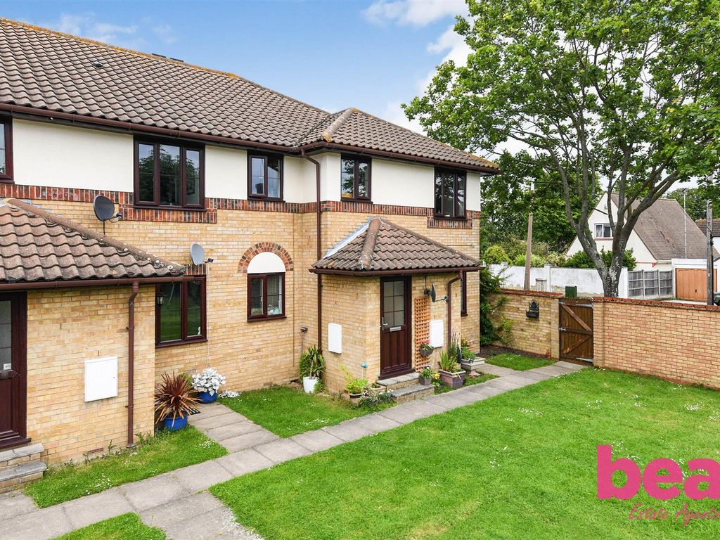 2 bed flat for sale in Eastwood Road North, LeighOnSea SS9, £200,000