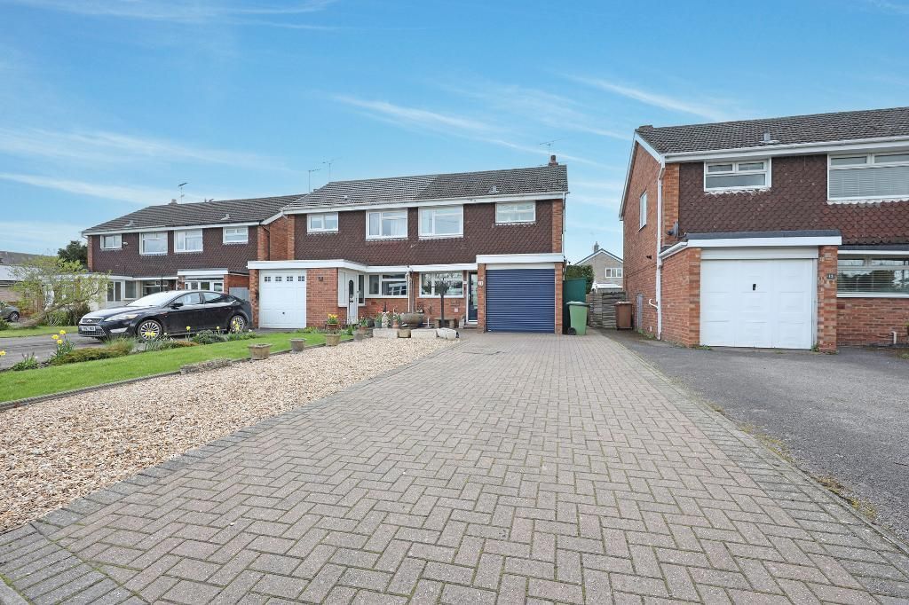 3 bed semidetached house for sale in Tilling Drive, Stone