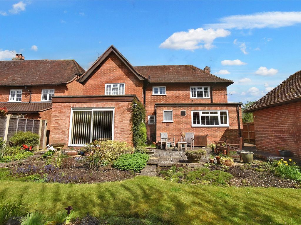 3 bed detached house for sale in Westgate Road, Newbury, Berkshire RG14