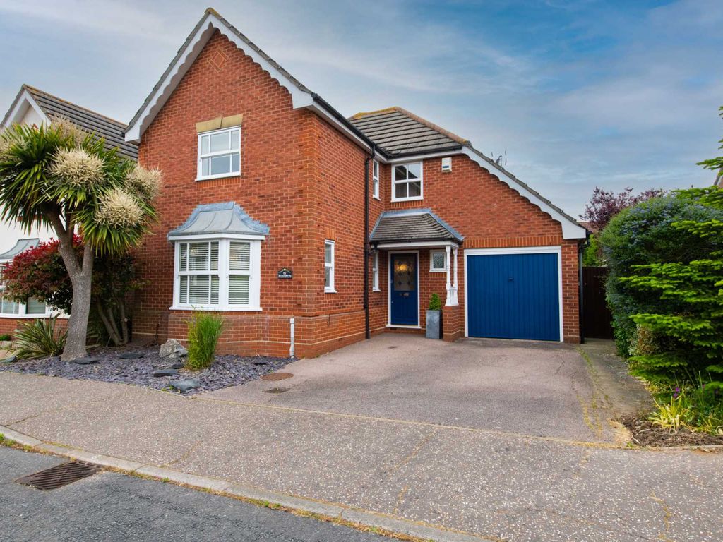 4 bed detached house for sale in Downhall Park Way, Rayleigh SS6, £