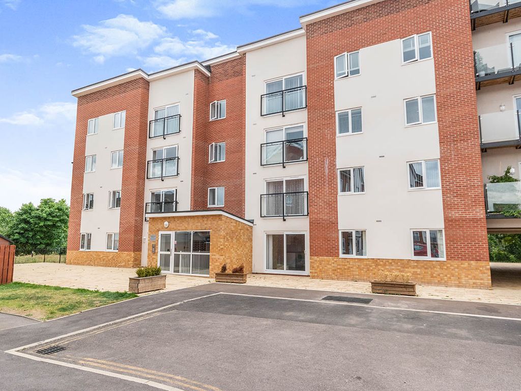 2 bed flat for sale in Plough House, Harrow Close, Bedford
