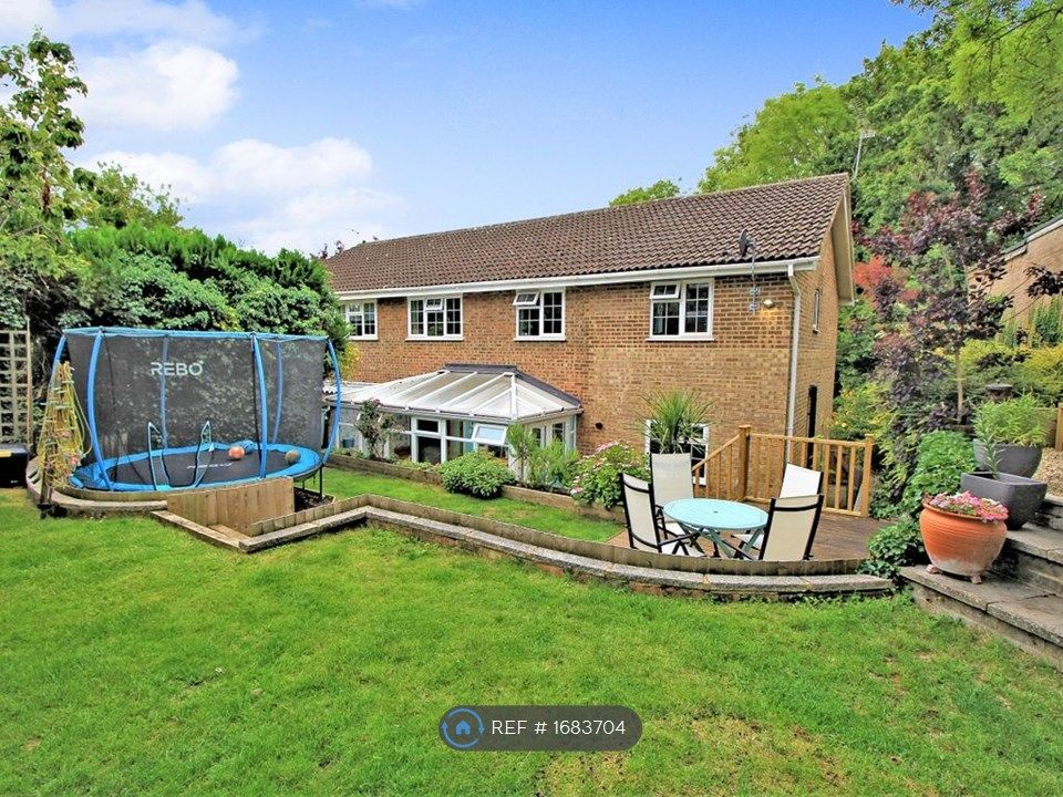 Room to rent in Old Odiham Road, Alton GU34 Zoopla