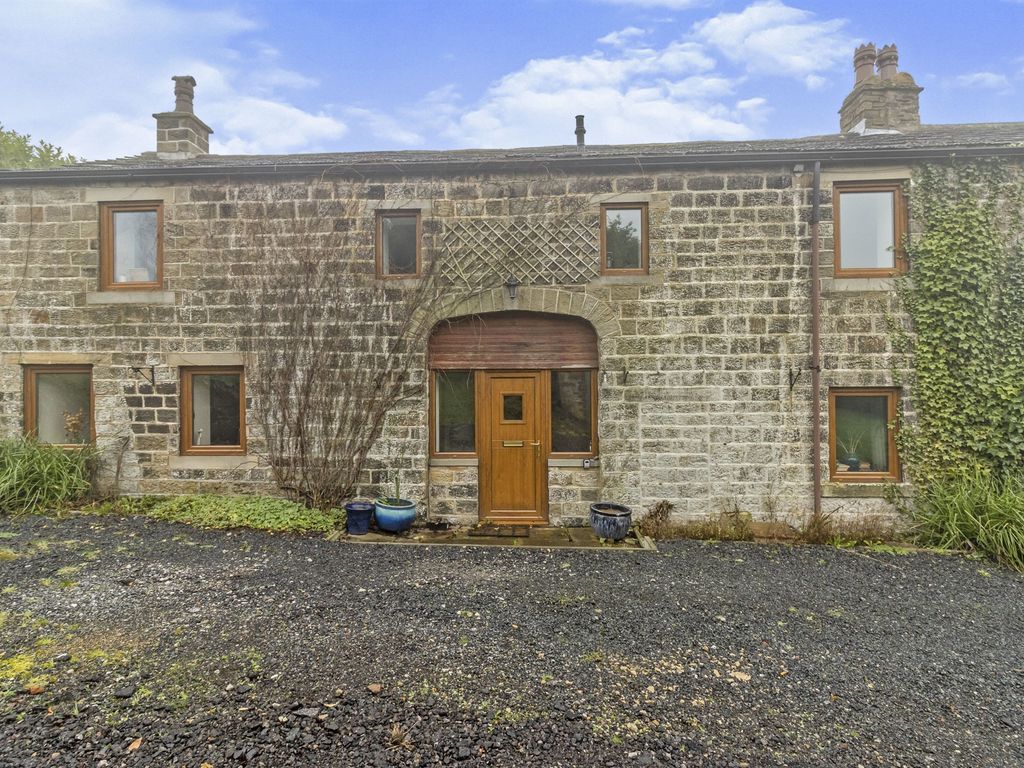 4 bed semidetached house for sale in Moss Carr Road, Keighley BD21