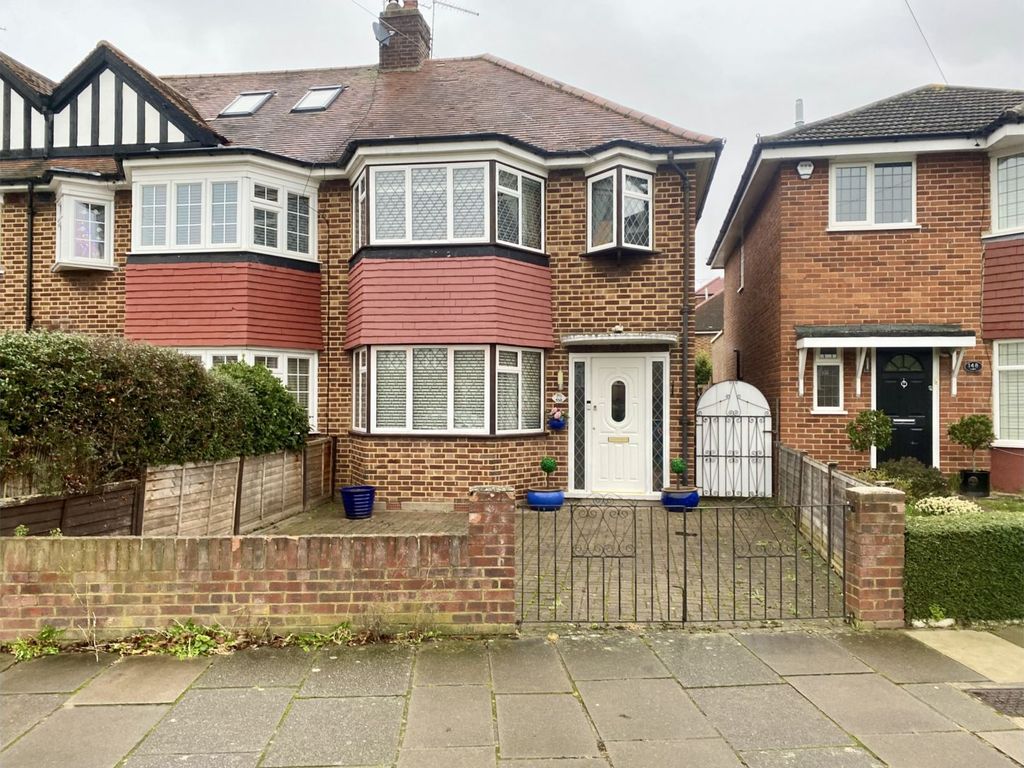3 bed semidetached house for sale in Dukes Avenue, Richmond TW10, £