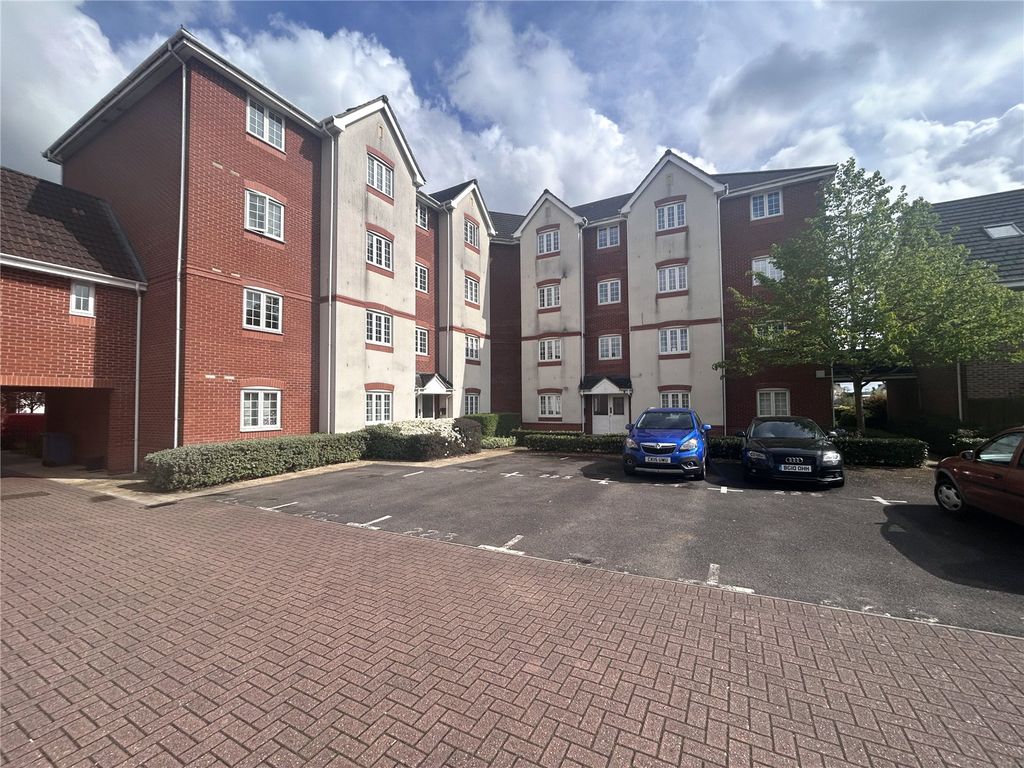 2 bed flat for sale in Woodland Walk, Aldershot, Hampshire GU12 Zoopla
