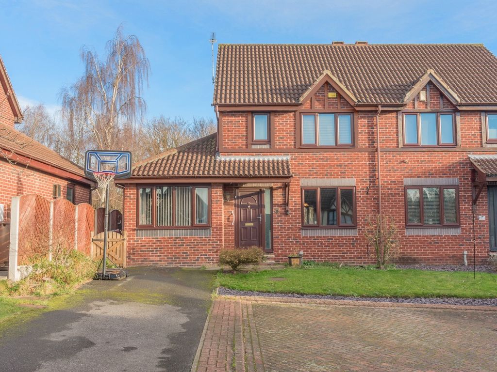 4 bed semidetached house for sale in Rochester Court, Horbury