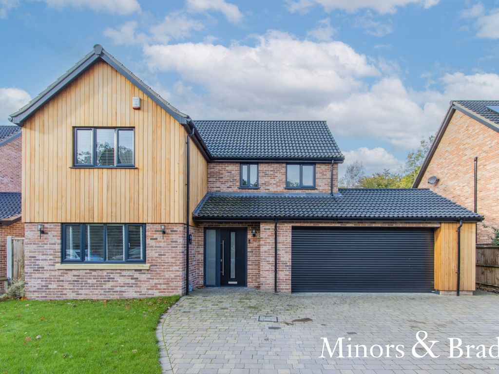 4 bed detached house for sale in Corton Long Lane, Corton, Lowestoft