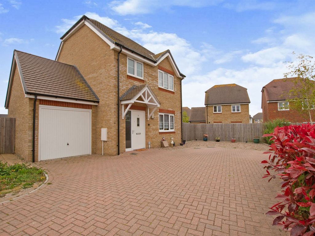 3 bed detached house for sale in Stede Avenue, Sittingbourne ME10 Zoopla