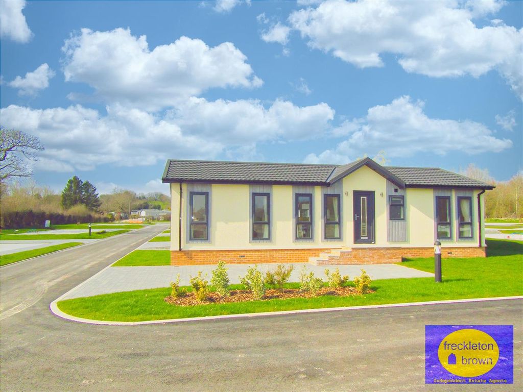 2 bed detached bungalow for sale in Mickley Lane, Stretton, Alfreton