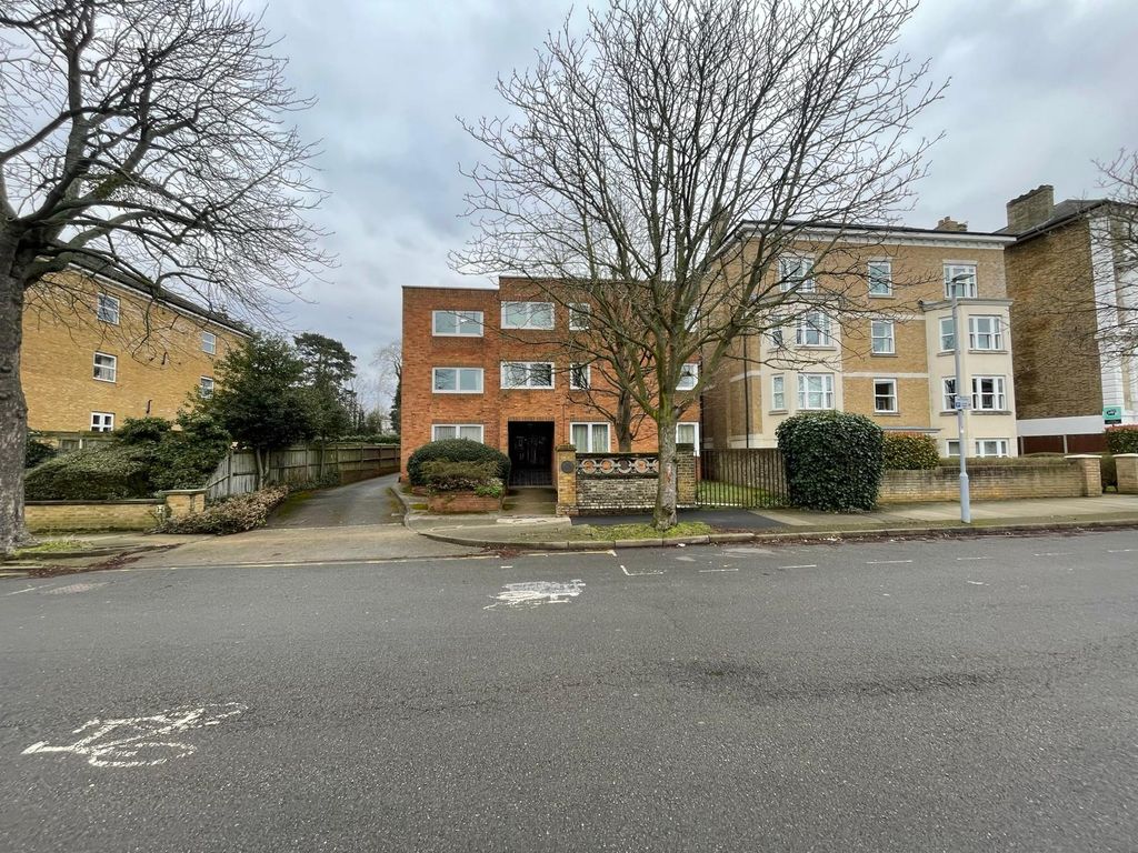 1 bed flat to rent in Avenue Elmers, Surbiton KT6 Zoopla