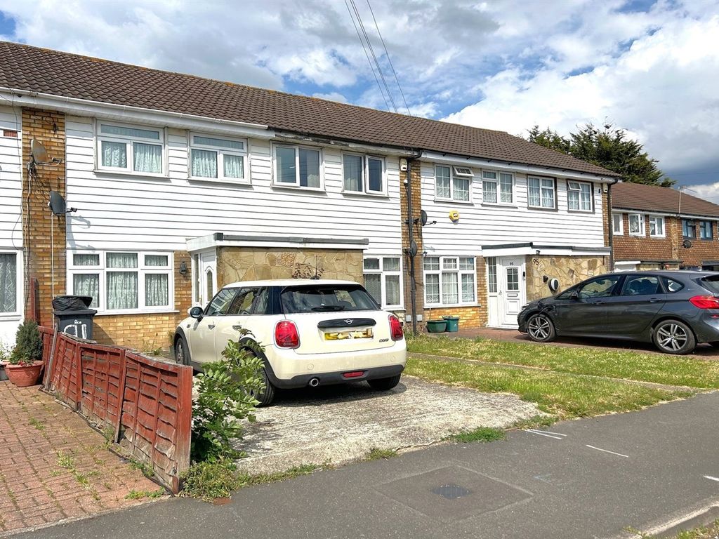 2 bed terraced house to rent in Cleave Avenue, Hayes UB3, £2,495 pcm