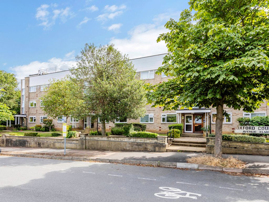 2 bed flat to rent in Avenue Elmers, Surbiton KT6, £1,750 pcm Zoopla