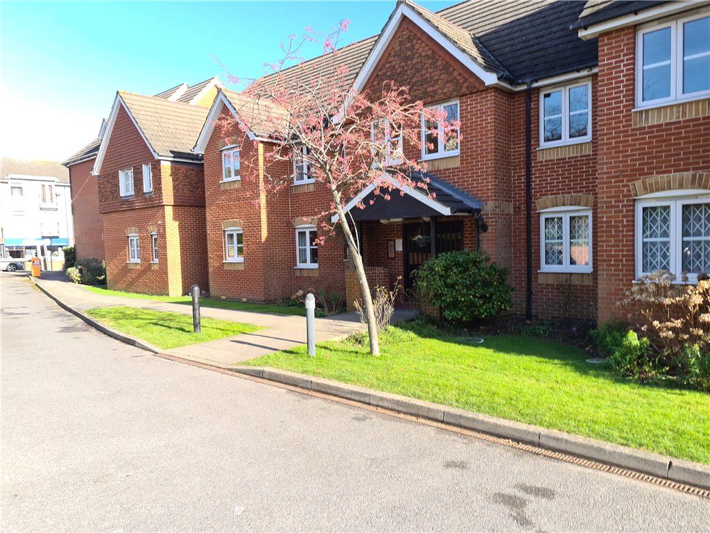 1 bed flat for sale in Hillcroft Court, Chaldon Road, Caterham, Surrey