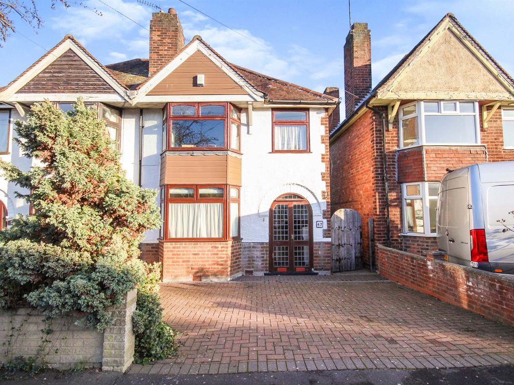 3 bed semidetached house for sale in Northway, Leamington Spa CV31