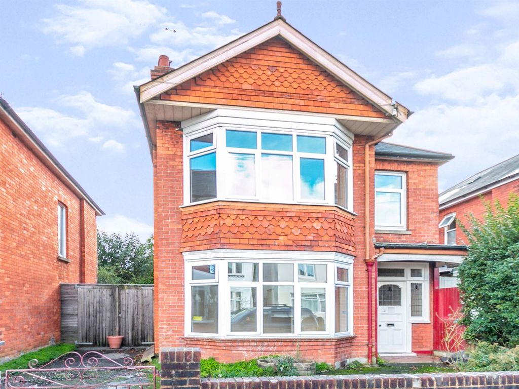 4 bed detached house for sale in Chatsworth Road, Bournemouth BH8 Zoopla
