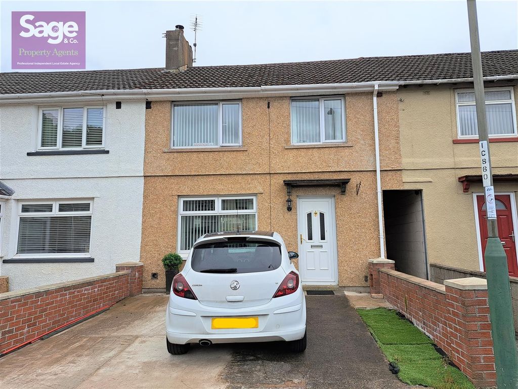 3 bed end terrace house for sale in Ty Isaf Park Avenue, Risca, Newport