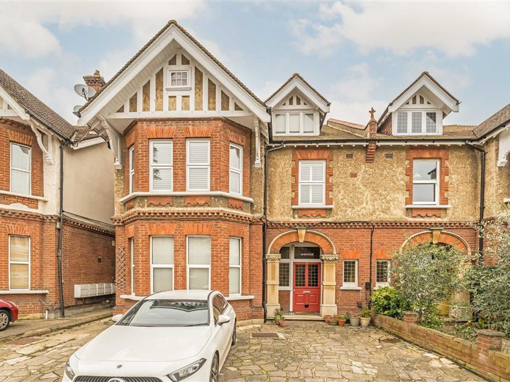 1 bed flat to rent in Vicarage Road, Hampton Wick, Kingston Upon Thames