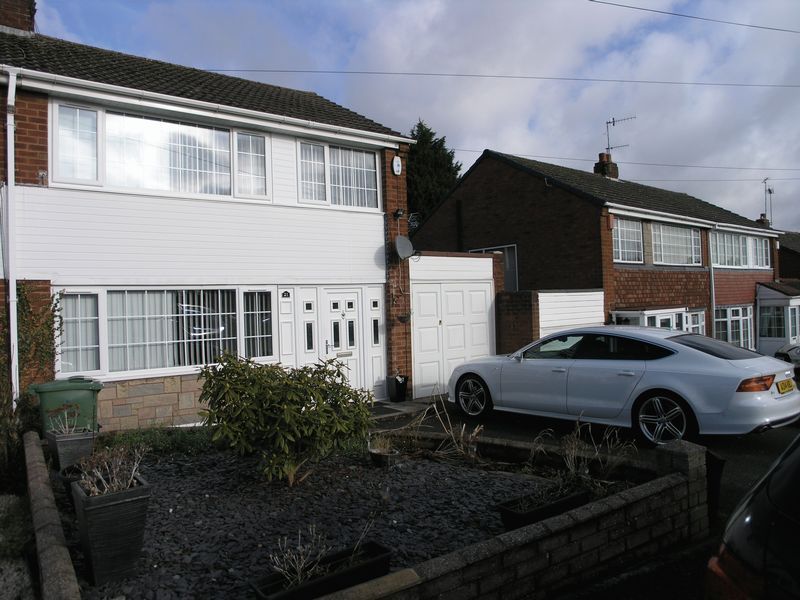 3 bed semidetached house to rent in Randall Close, Kingswinford DY6, £