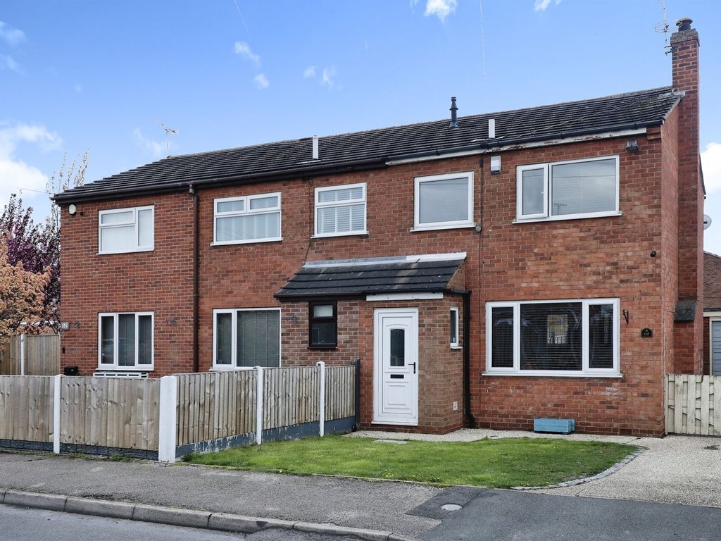 3 bed semidetached house for sale in Camborne Crescent, Retford DN22