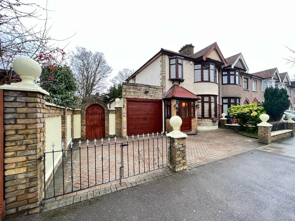 3 bed end terrace house for sale in Eton Road, Ilford IG1, £700,000
