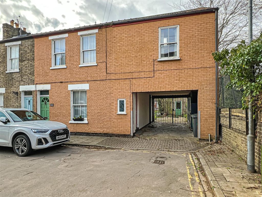 4 bed end terrace house for sale in Perowne Street, Cambridge CB1 Zoopla