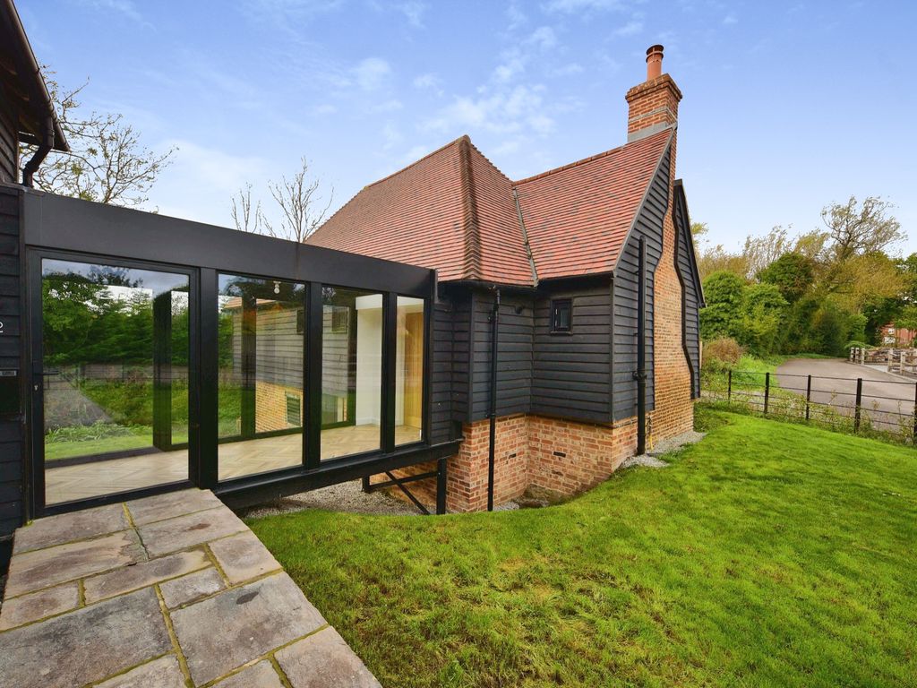 5 bed barn conversion for sale in Tanyard Lane, Lenham, Maidstone, Kent