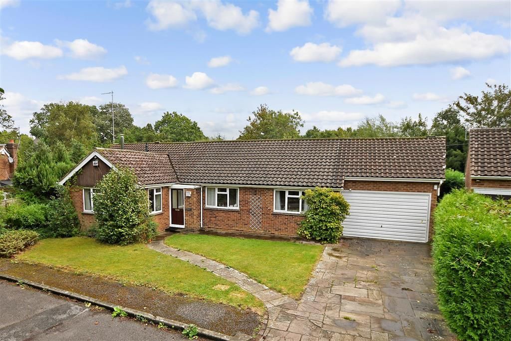 3 bed detached bungalow for sale in Green Hedges Close, East Grinstead