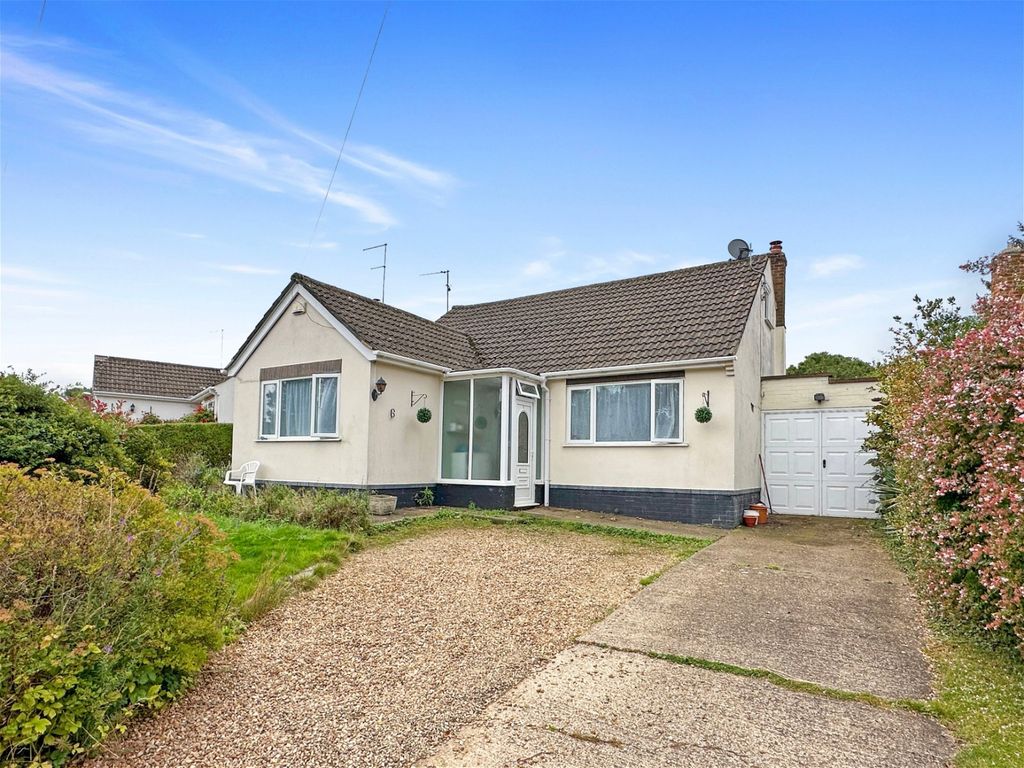 4 bed detached house for sale in Willow Crescent, Great Houghton NN4, £